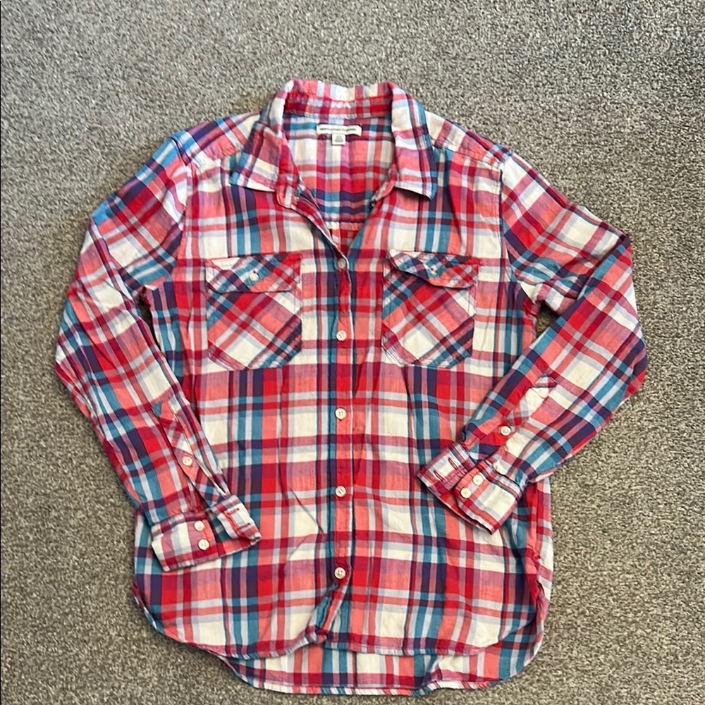 EUC! American Eagle plaid button down shirt. Size S
